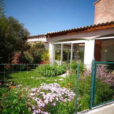 Belle Villa, 5 Chambres A 5 Min, En Voiture, De *