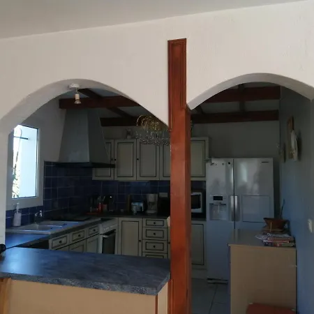 Belle Villa, 5 Chambres A 5 Min, En Voiture, De *